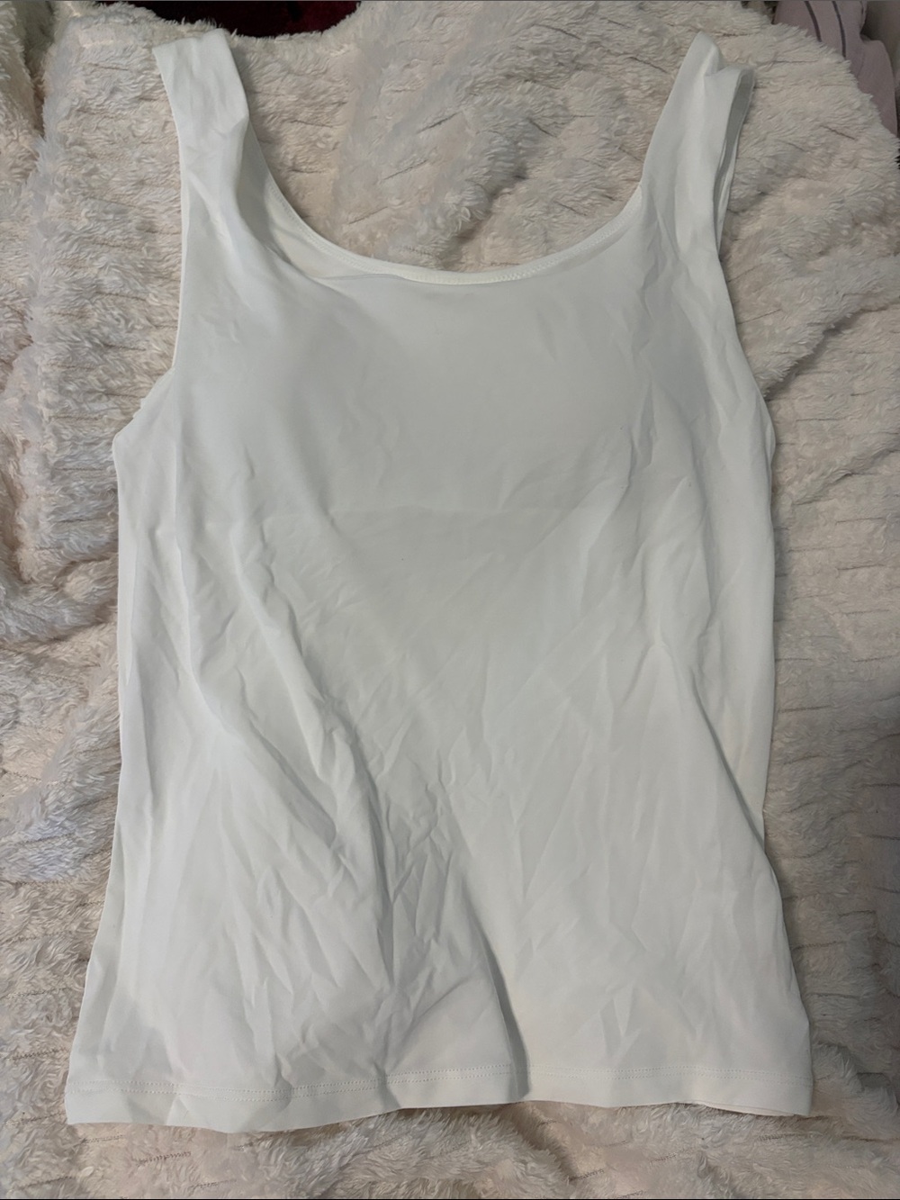 Uniqlo White Airism Scoop Neck Women's Tank Top with Built-in Bra